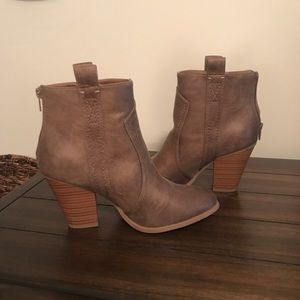 Fabulous tan booties!